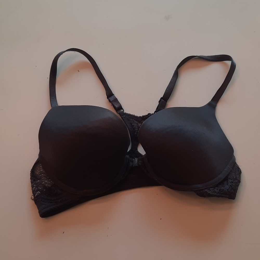 Maidenform 34B Black Front-Close Push-Up Bra with Lace Details